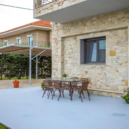 펜션 Garden 아피토스